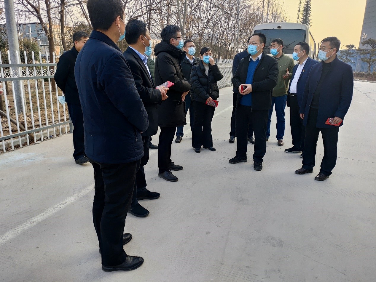 安阳县县委副书记、县长邢振东一行到克能慰问留安员工（2021年2月9日）