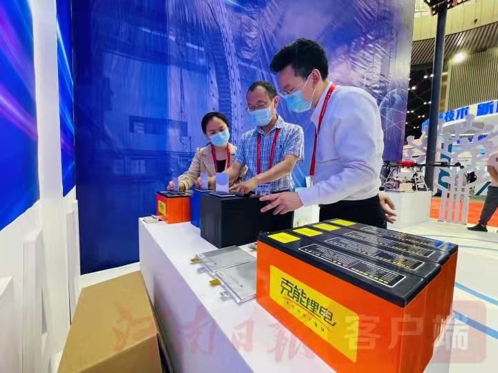 克能锂电作为安阳市转型创新主导企业代表参加第十二届中国中部投资贸易博览会（2021年5月21日）