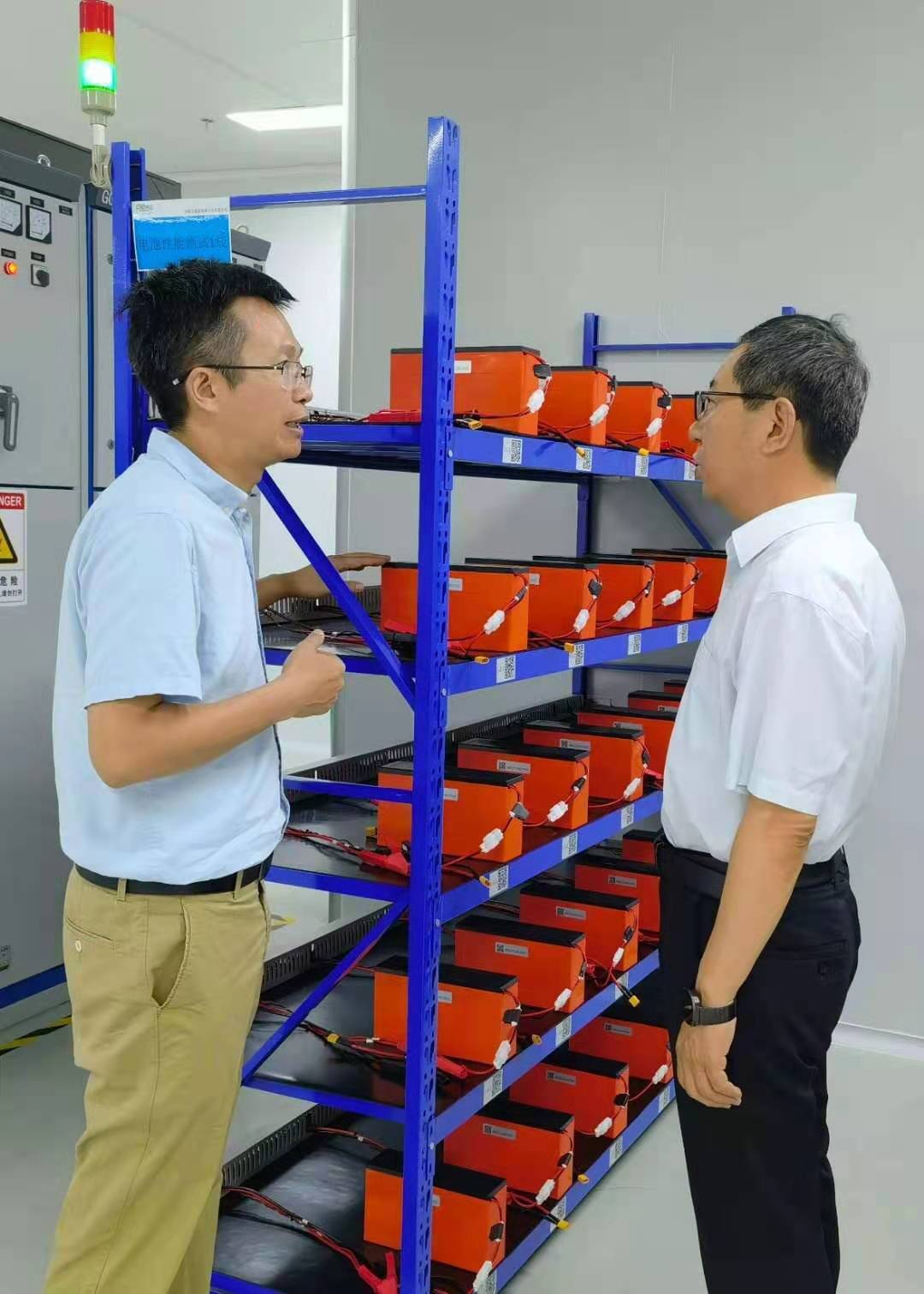 安阳市政府副秘书长、办公室主任史景山见证克能锂电批量发货（2021年6月3日）